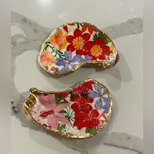 Spring flowered decorative oyster shells